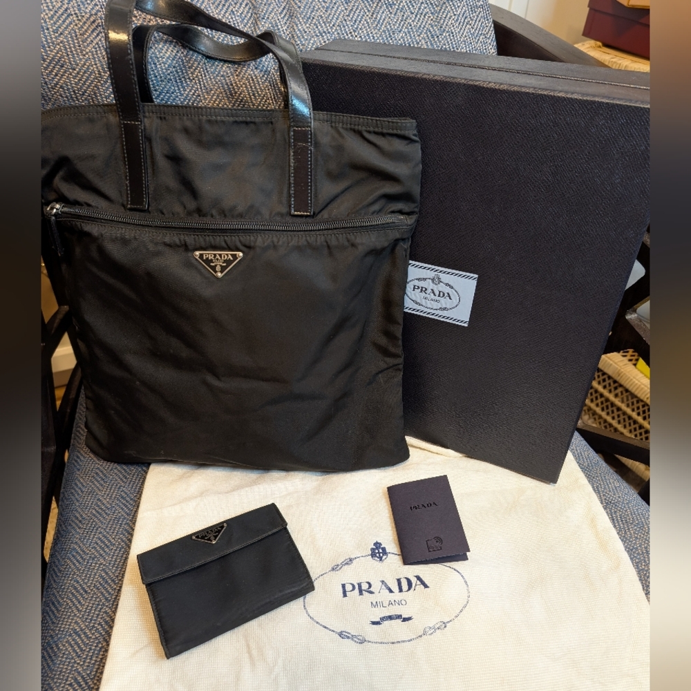 Prada Black Tote Bundle Includes matching Wallet & Gift Box, Card, Tissue, Dusty